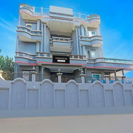 Super Townhouse Vijay Khand Gomti Nagar Lucknow Luaran gambar