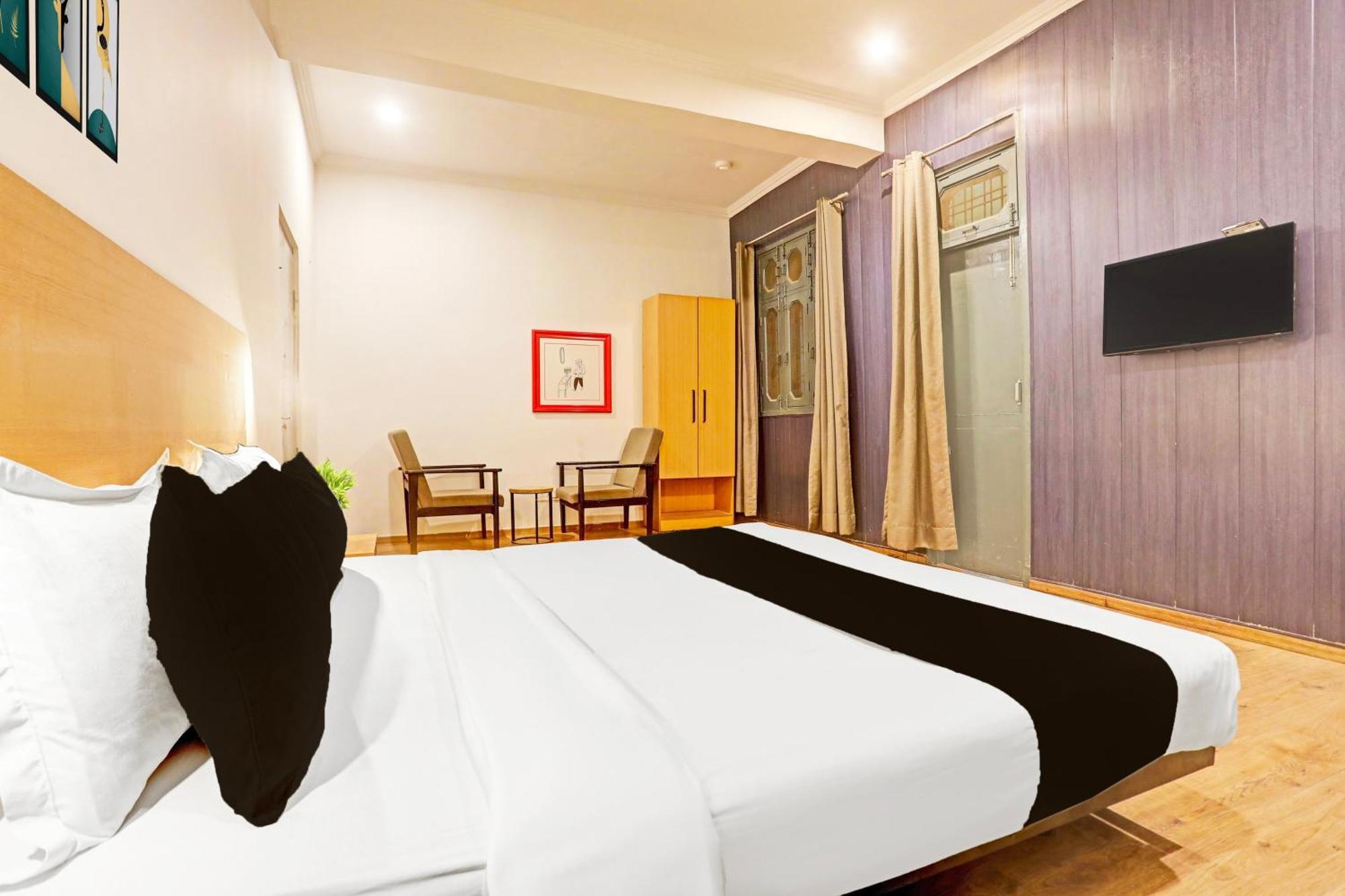 Super Townhouse Vijay Khand Gomti Nagar Lucknow Luaran gambar