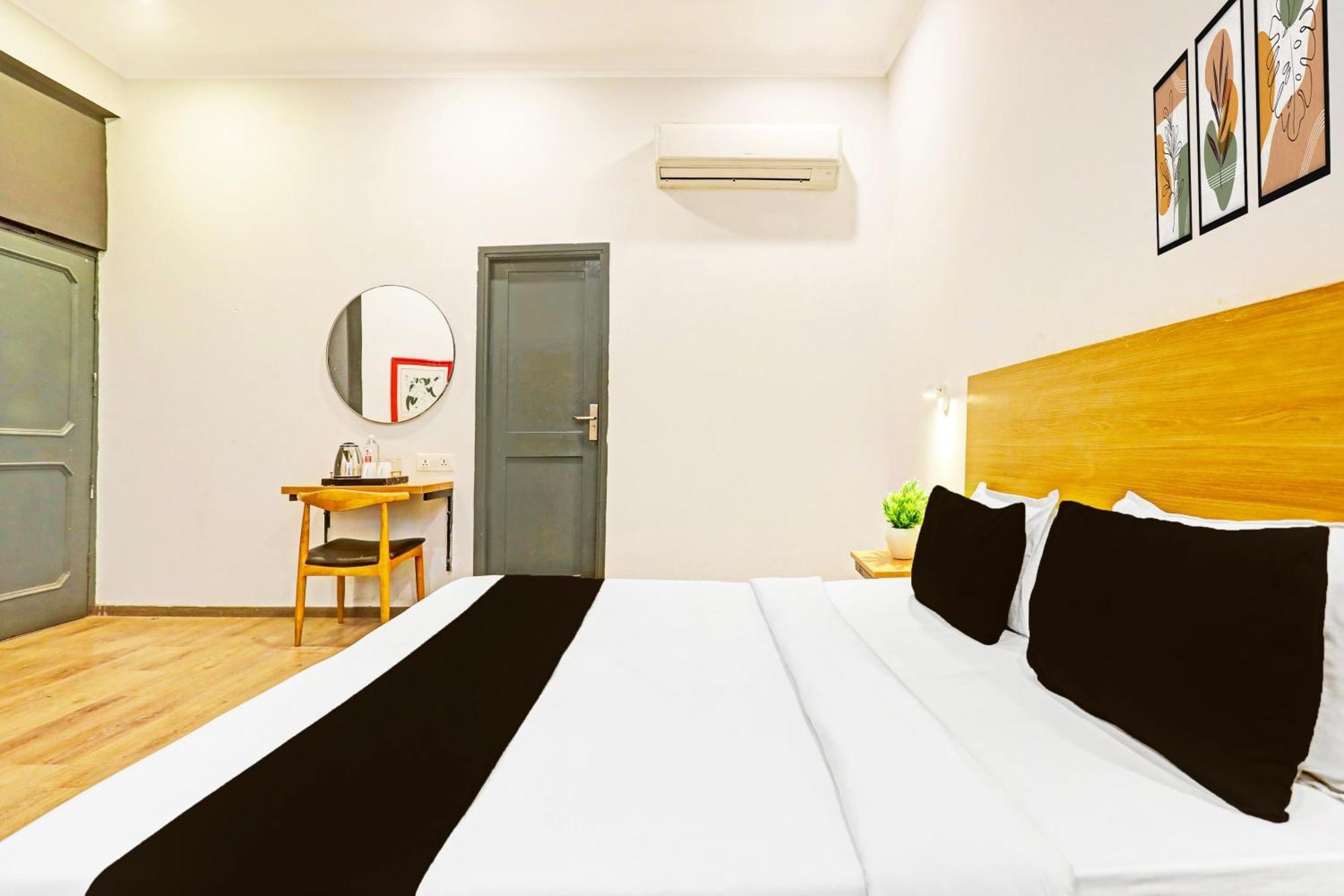 Super Townhouse Vijay Khand Gomti Nagar Lucknow Luaran gambar