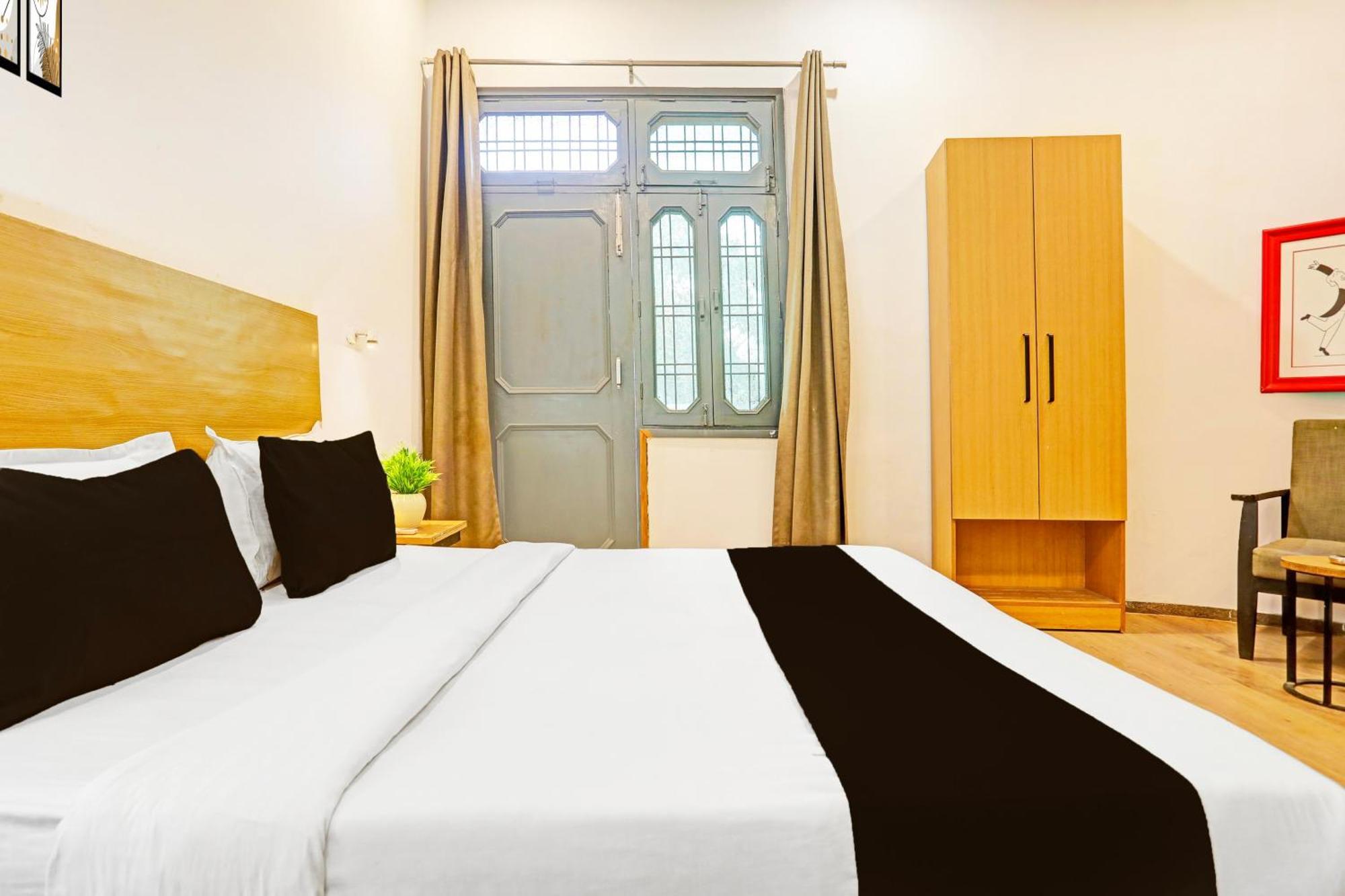 Super Townhouse Vijay Khand Gomti Nagar Lucknow Luaran gambar