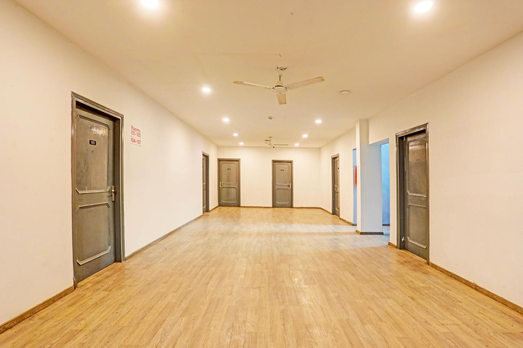 Super Townhouse Vijay Khand Gomti Nagar Lucknow Luaran gambar