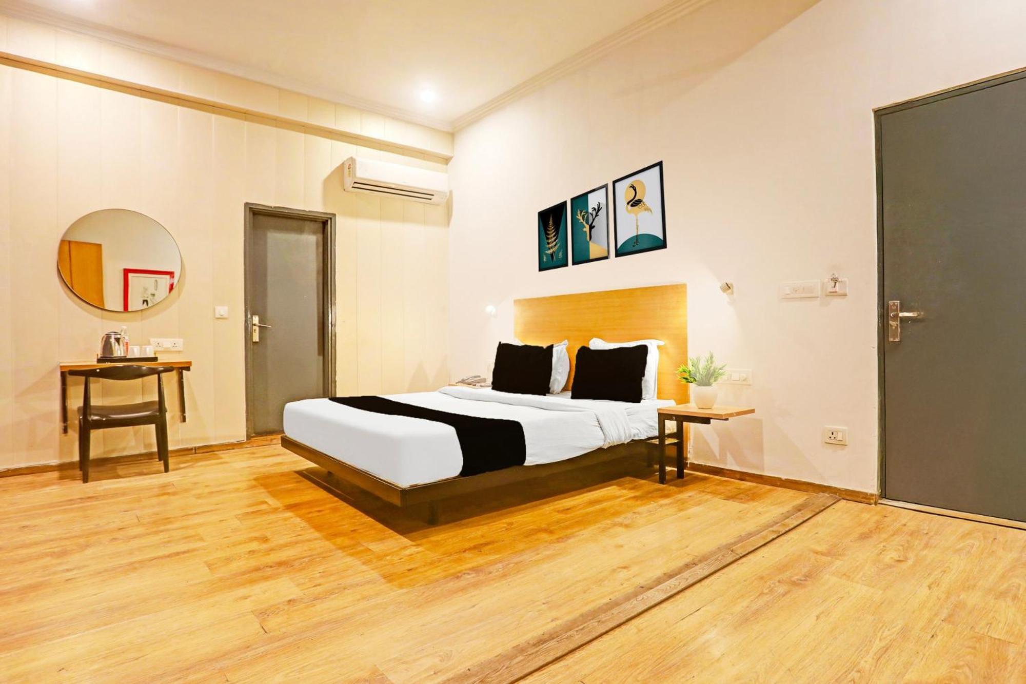 Super Townhouse Vijay Khand Gomti Nagar Lucknow Luaran gambar