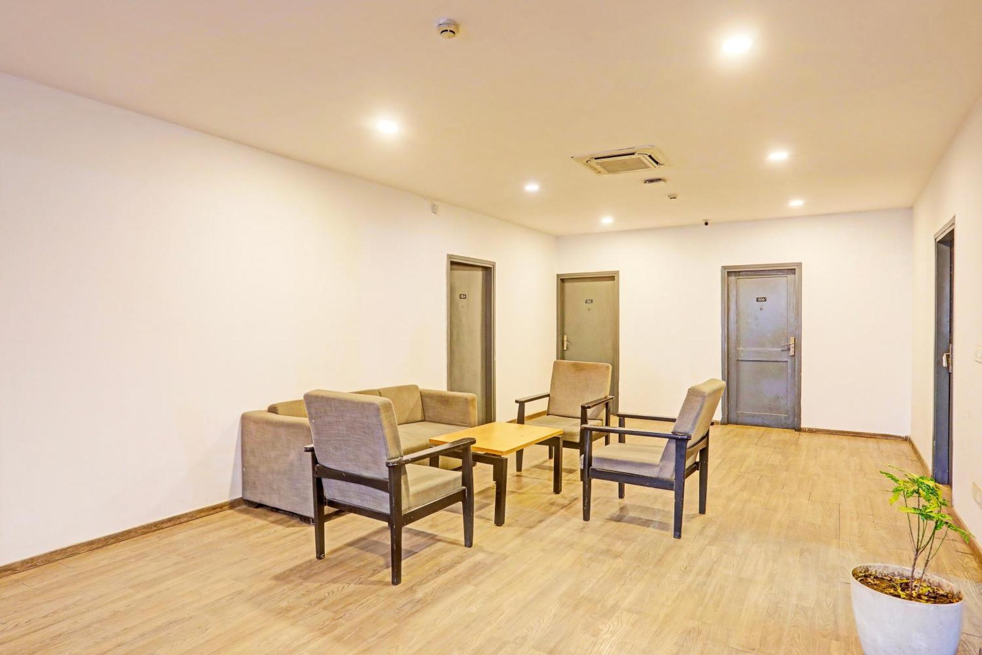 Super Townhouse Vijay Khand Gomti Nagar Lucknow Luaran gambar