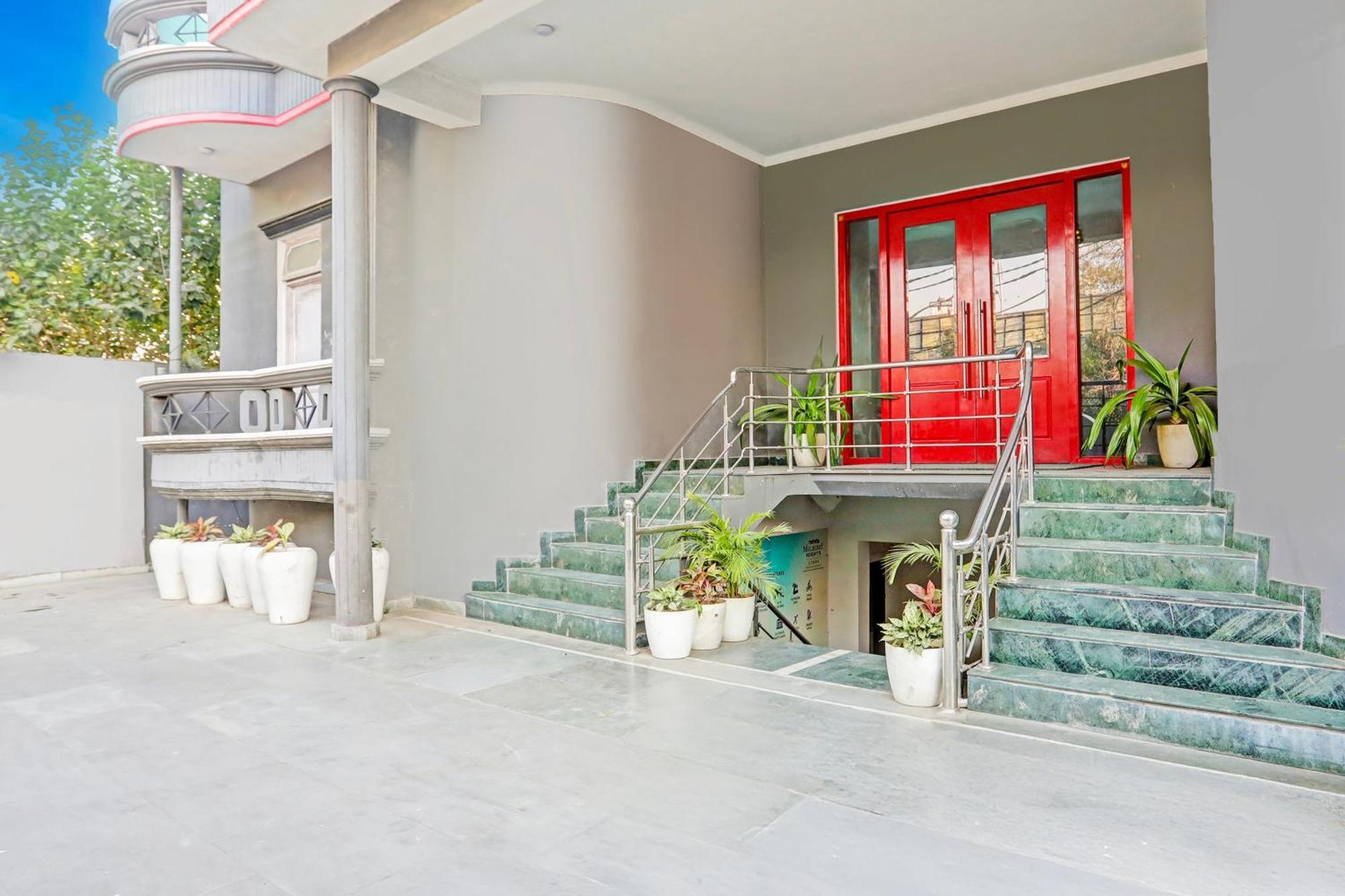 Super Townhouse Vijay Khand Gomti Nagar Lucknow Luaran gambar