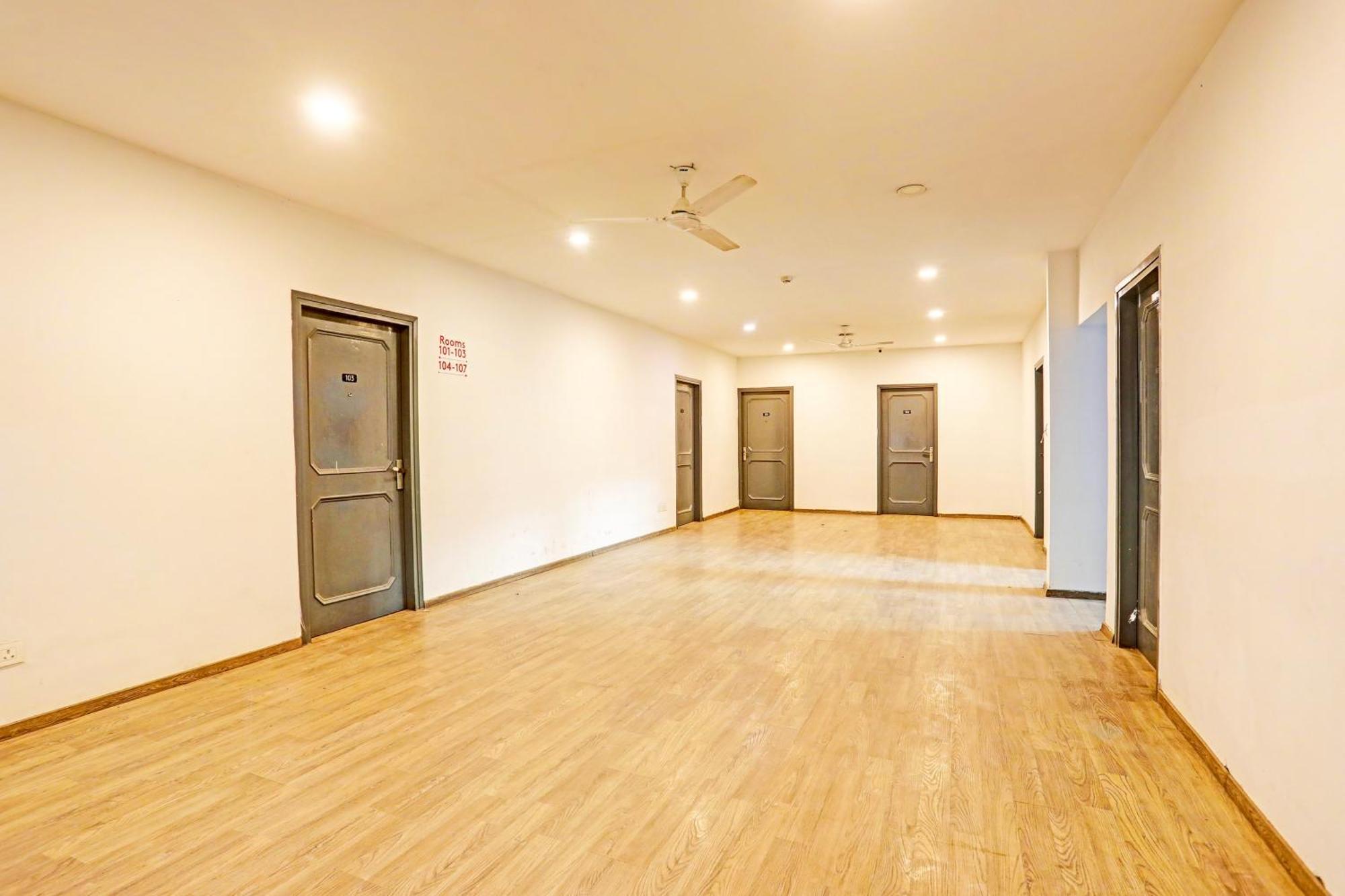 Super Townhouse Vijay Khand Gomti Nagar Lucknow Luaran gambar